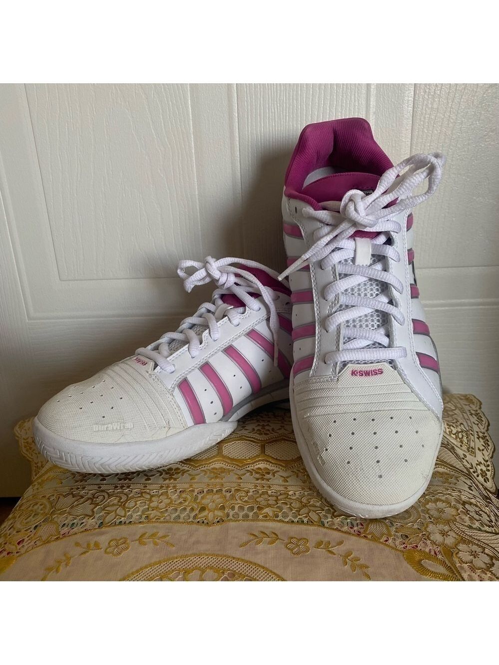 Tennis Court Ready K-Swiss Sneakers Size 10 White Pink Athletic Shoes Sporty